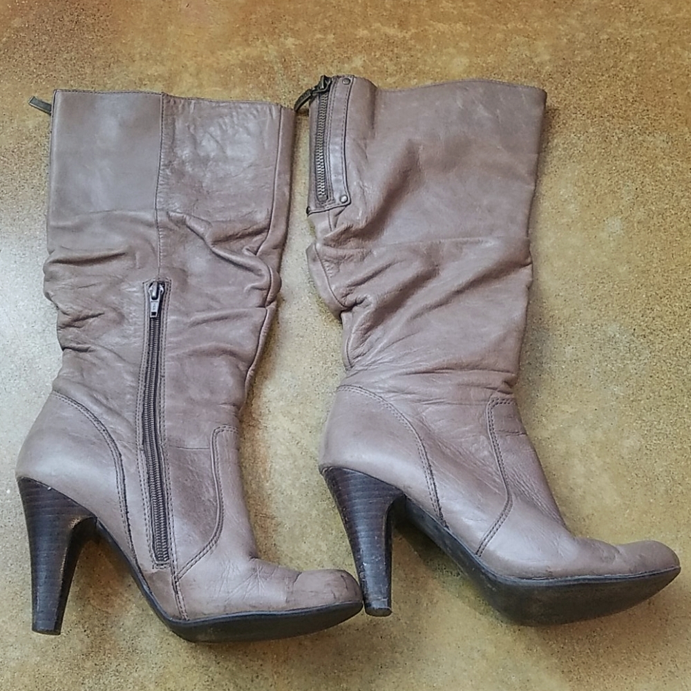 GUESS tan leather heeled boots